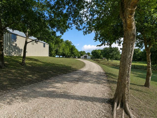 16900 County Road 706, Leonard, TX 75452