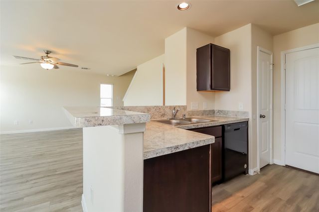 5815 Northern Oak Street, Houston, TX 77016