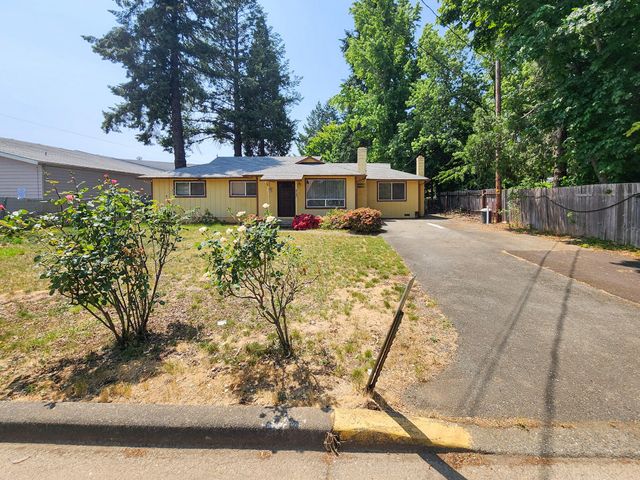 217 W Watkins Street, Cave Junction, OR 97523