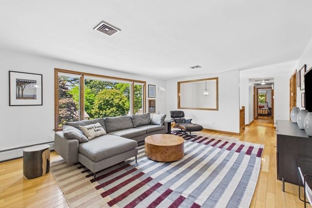 19 Westview Ter, Easthampton, MA 01027