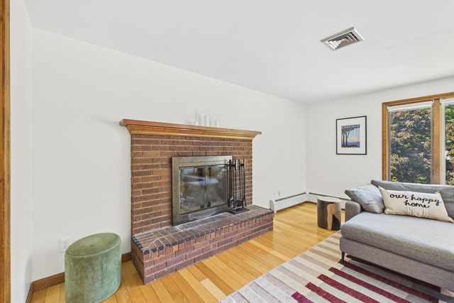 19 Westview Ter, Easthampton, MA 01027