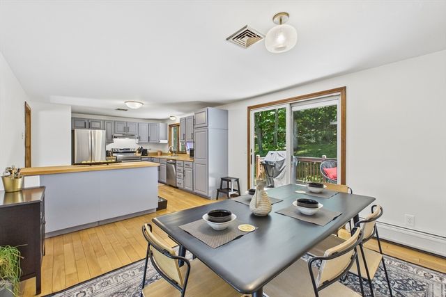 19 Westview Ter, Easthampton, MA 01027