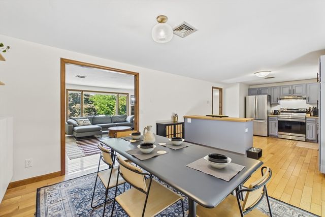 19 Westview Ter, Easthampton, MA 01027