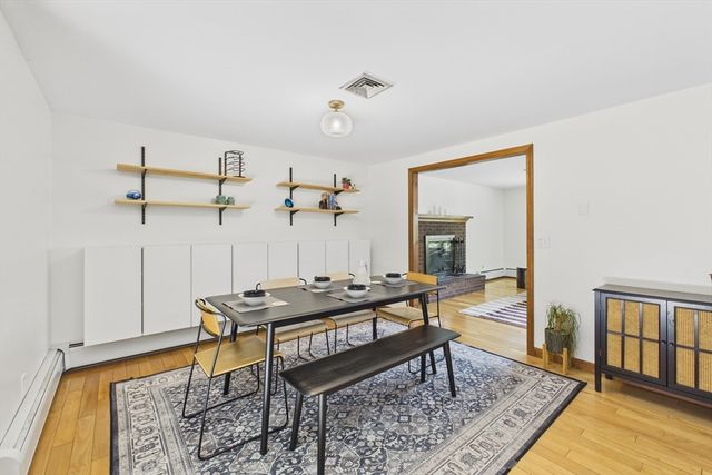 19 Westview Ter, Easthampton, MA 01027