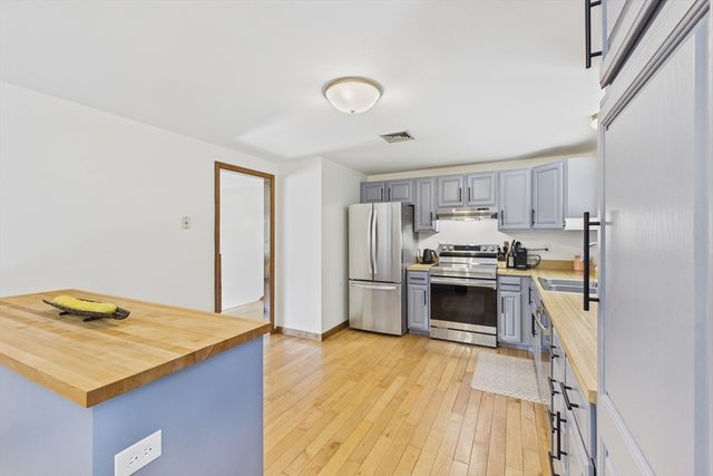 19 Westview Ter, Easthampton, MA 01027