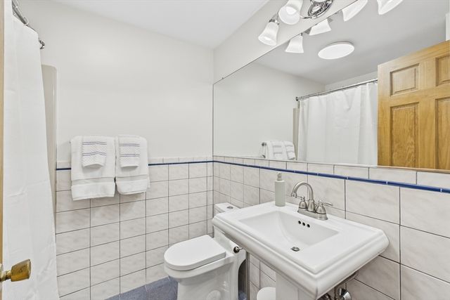 19 Westview Ter, Easthampton, MA 01027