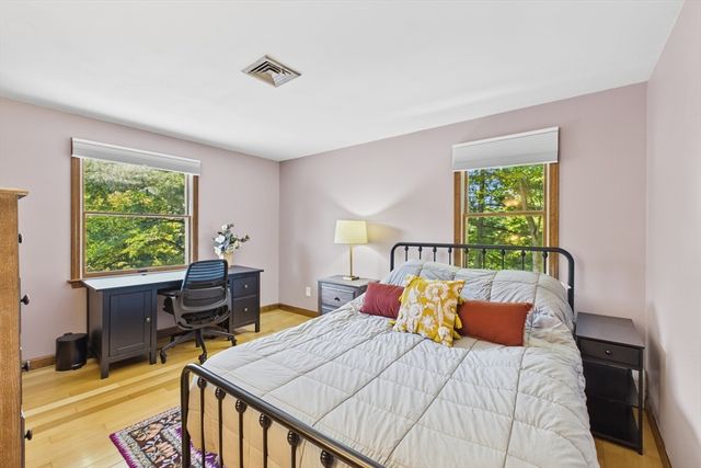 19 Westview Ter, Easthampton, MA 01027