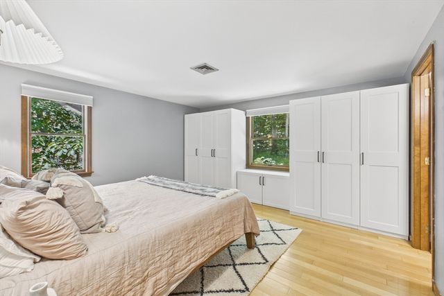 19 Westview Ter, Easthampton, MA 01027