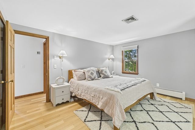 19 Westview Ter, Easthampton, MA 01027