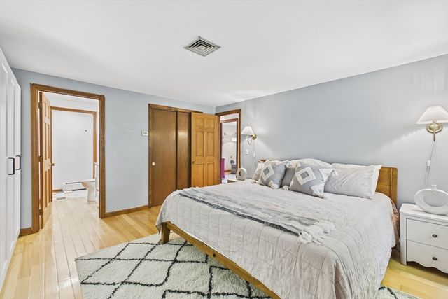 19 Westview Ter, Easthampton, MA 01027