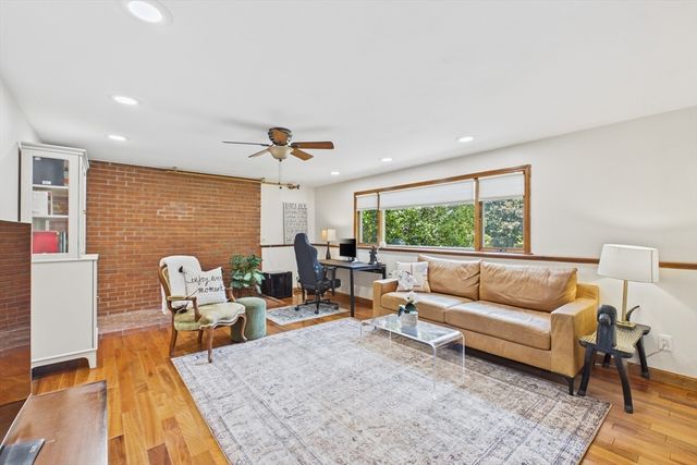 19 Westview Ter, Easthampton, MA 01027