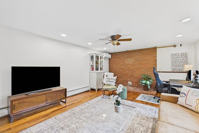 19 Westview Ter, Easthampton, MA 01027