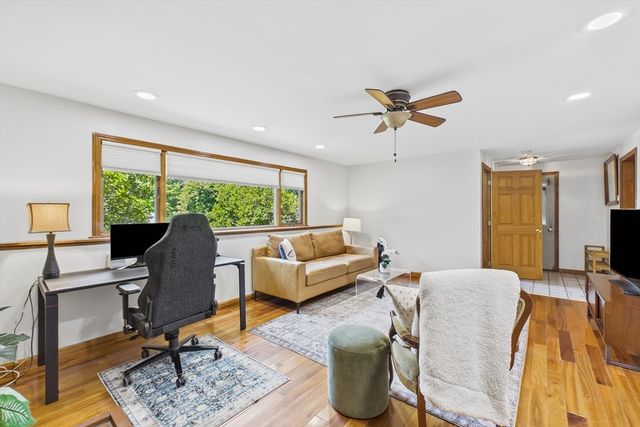 19 Westview Ter, Easthampton, MA 01027