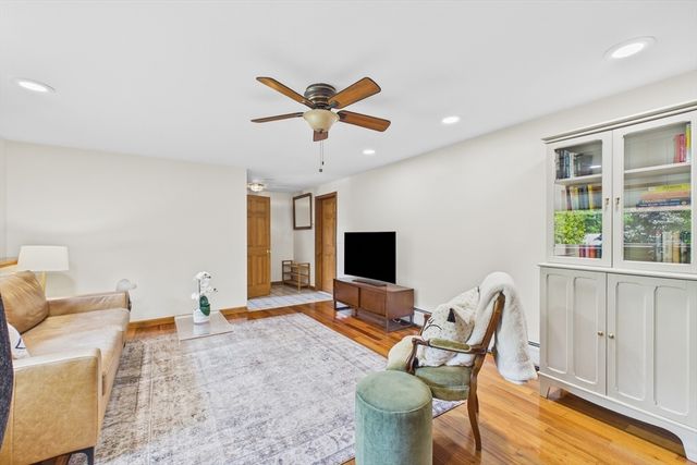 19 Westview Ter, Easthampton, MA 01027