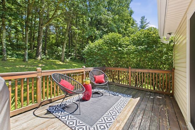 19 Westview Ter, Easthampton, MA 01027