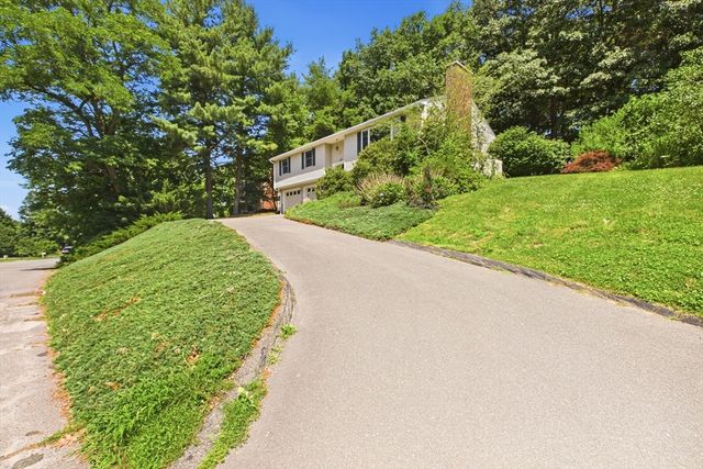 19 Westview Ter, Easthampton, MA 01027