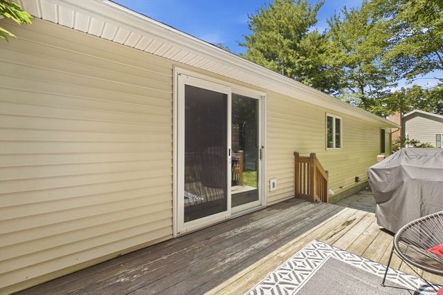 19 Westview Ter, Easthampton, MA 01027