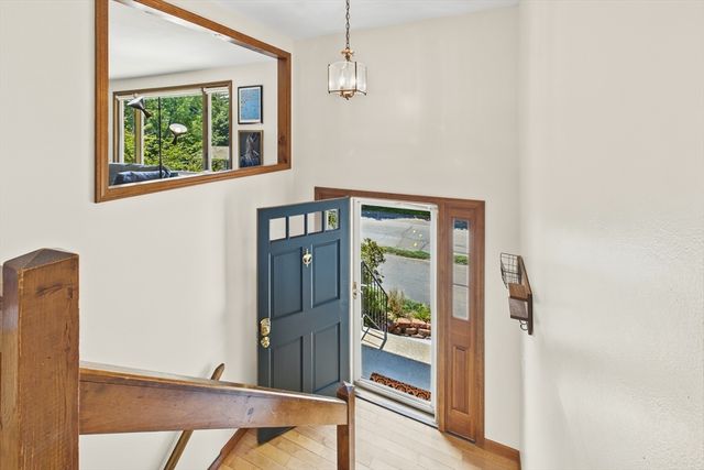 19 Westview Ter, Easthampton, MA 01027