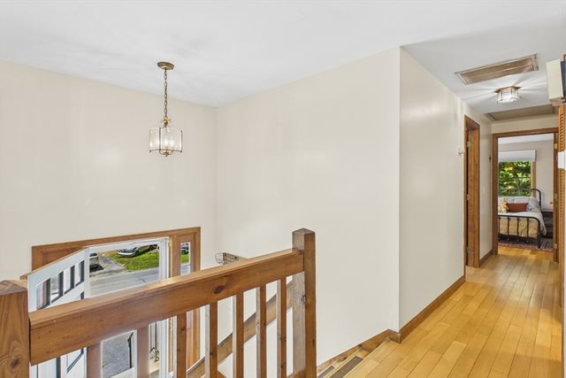 19 Westview Ter, Easthampton, MA 01027