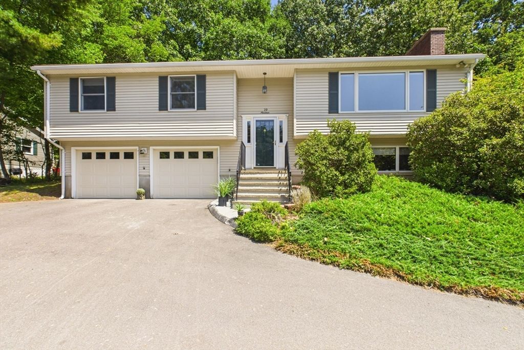 19 Westview Ter, Easthampton, MA 01027