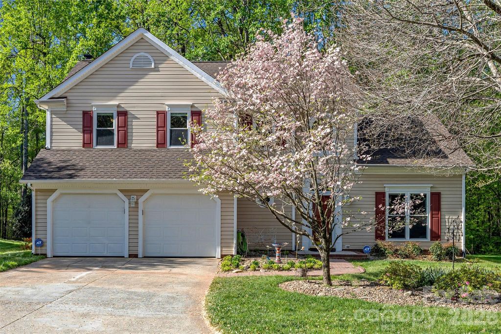 8607 Piccone Brook Lane, Charlotte, NC 28216