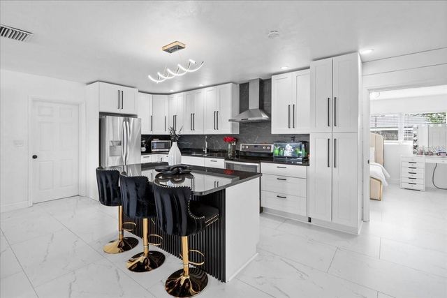 6083 50TH AVENUE N, Kenneth City, FL 33709