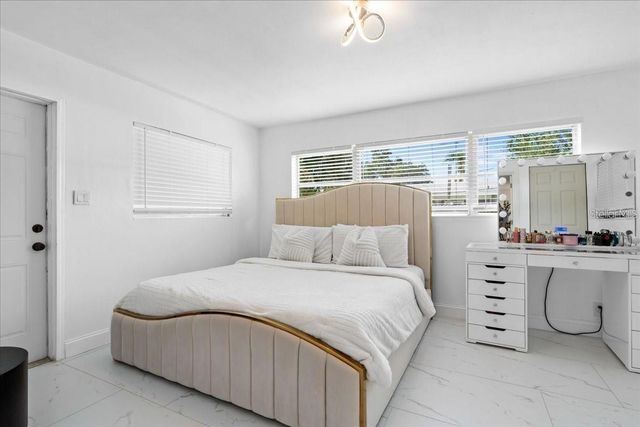 6083 50TH AVENUE N, Kenneth City, FL 33709