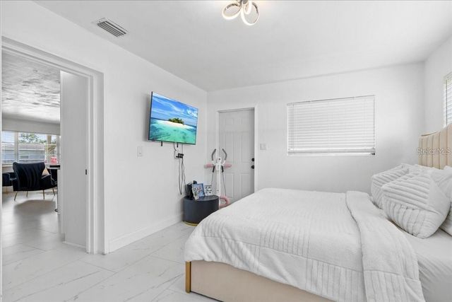 6083 50TH AVENUE N, Kenneth City, FL 33709