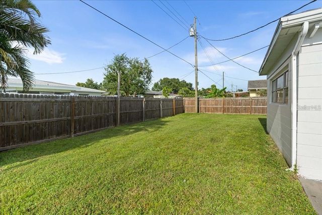 6083 50TH AVENUE N, Kenneth City, FL 33709