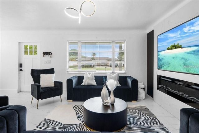 6083 50TH AVENUE N, Kenneth City, FL 33709