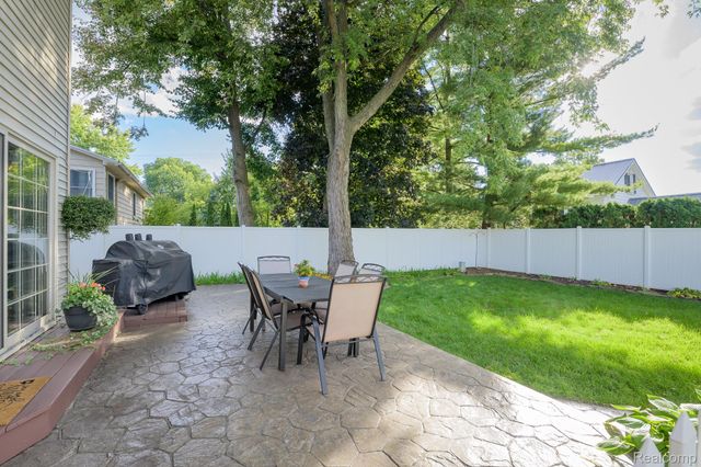 3627 Bristol Drive, Troy, MI 48083