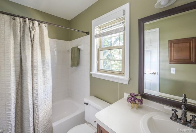 3627 Bristol Drive, Troy, MI 48083