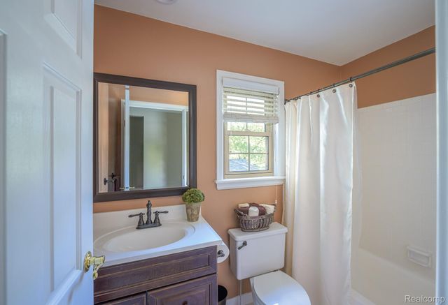 3627 Bristol Drive, Troy, MI 48083