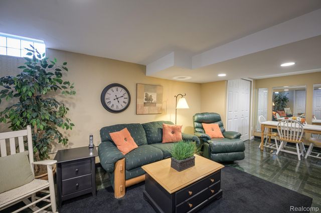3627 Bristol Drive, Troy, MI 48083