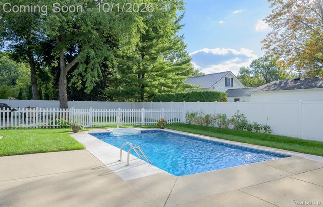 3627 Bristol Drive, Troy, MI 48083