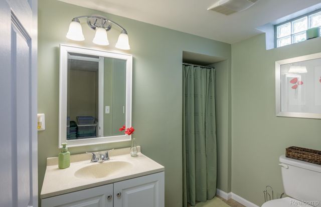 3627 Bristol Drive, Troy, MI 48083
