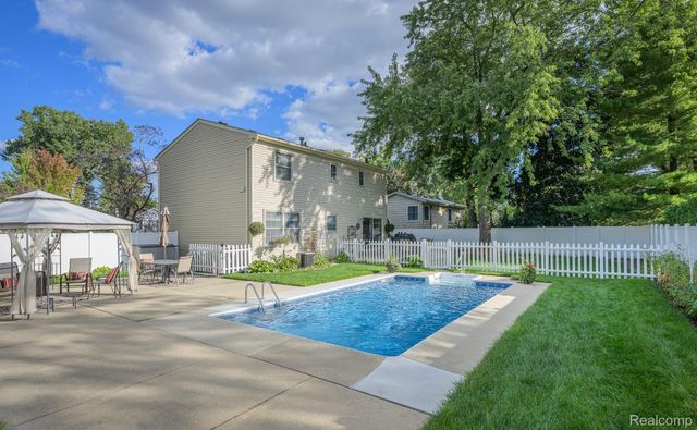 3627 Bristol Drive, Troy, MI 48083