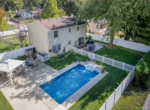3627 Bristol Drive, Troy, MI 48083