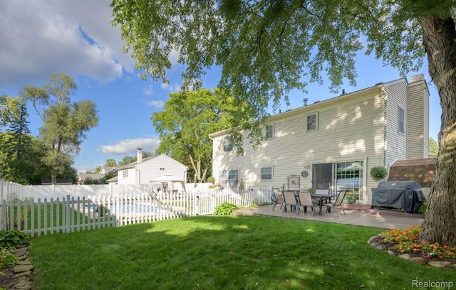 3627 Bristol Drive, Troy, MI 48083