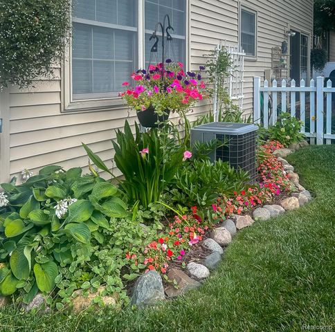 3627 Bristol Drive, Troy, MI 48083