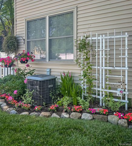 3627 Bristol Drive, Troy, MI 48083