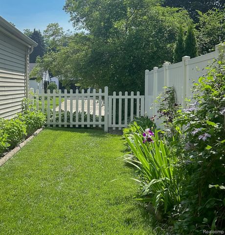 3627 Bristol Drive, Troy, MI 48083