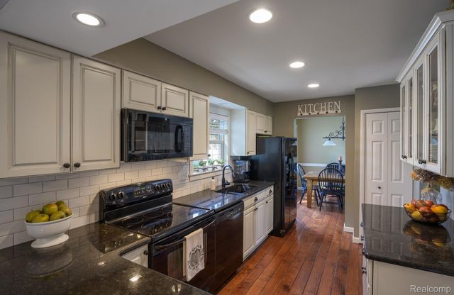 3627 Bristol Drive, Troy, MI 48083