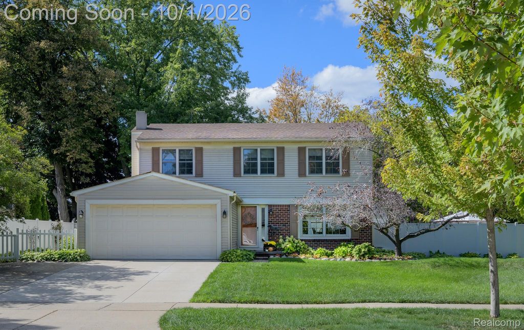 3627 Bristol Drive, Troy, MI 48083