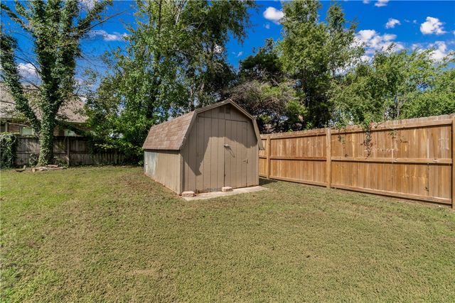 910 SW Tater Black Road, Bentonville, AR 72712