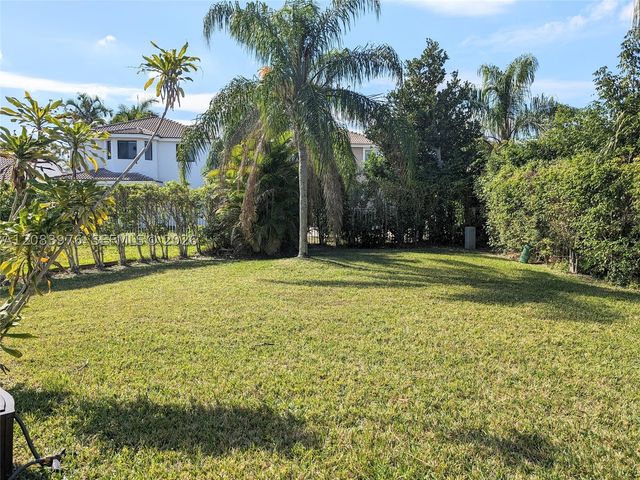 911 Phoenix Way, Weston, FL 33327