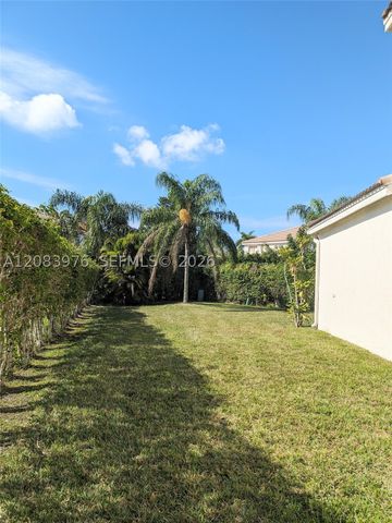 911 Phoenix Way, Weston, FL 33327