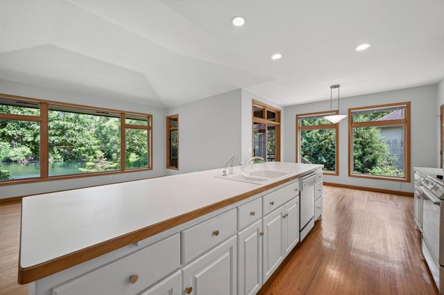 4168 Cashell Glen, Eagan, MN 55122