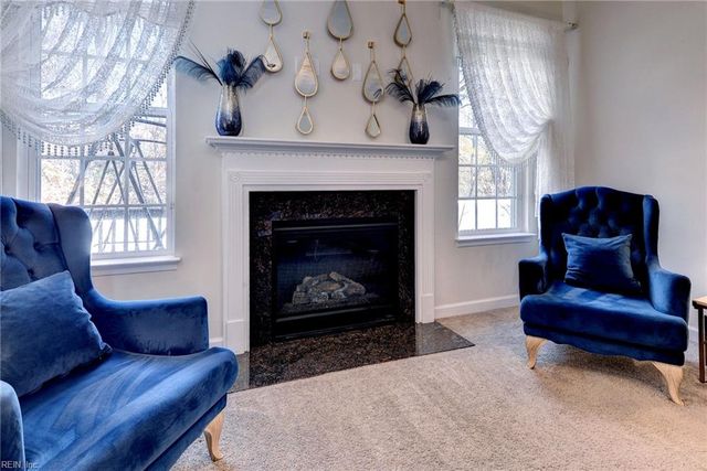 14 Firefly LN, Hampton, VA 23666