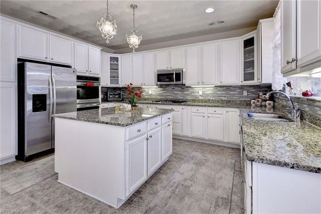 14 Firefly LN, Hampton, VA 23666